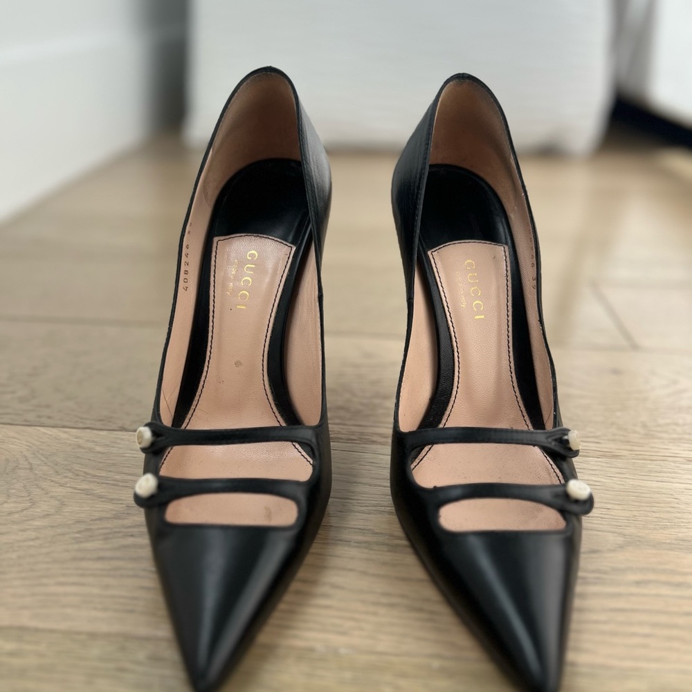 Gucci black pumps